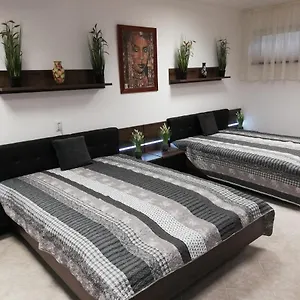 Apartment Wigwam 140 M2, Budapest