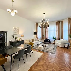 Apartment Hillside Luxury With Free Garage, Budapest