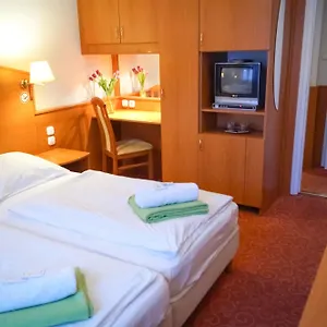 Korona Panzió Bed and breakfast