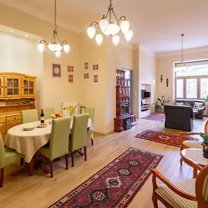 Apartment Jewel In Buda, Budapest