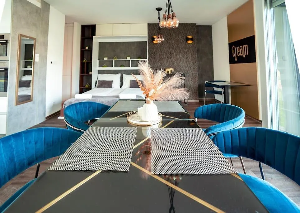 Apartment Karinflats Deluxe - The Cream Penthouse Apt Budapest